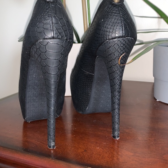Black Platform Heels - Picture 5 of 10